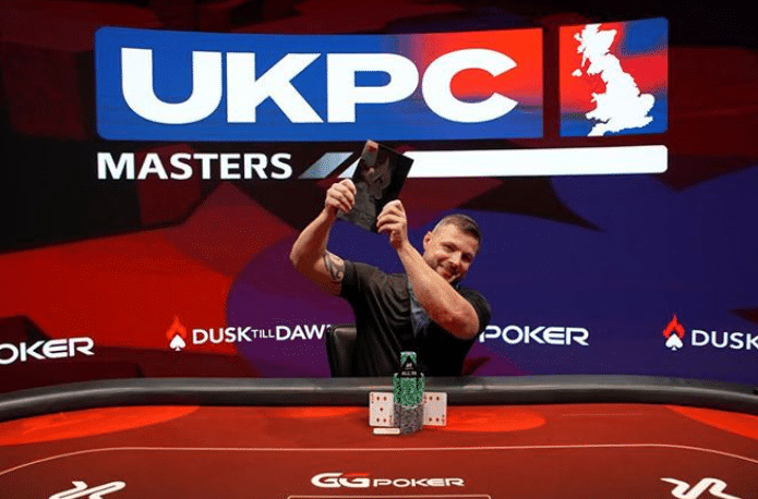อเล็กซ์ มอนต์โกเมอรี่ ถล่มโต้ะชิงชนะเลิศคว้าแชมป์ UKPC Masters Main Event