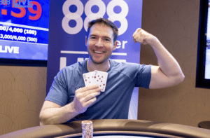 Aaron Barone ทำลาย Ian Simpson ด้วยการเล่นโป๊กเกอร์แบบ “Slowroll” ในศึก 888poker Ambassador Sit & Go