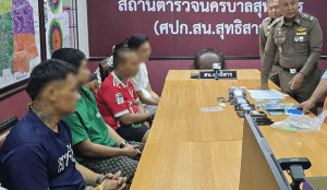 ตำรวจรวบแก๊งคอลเซ็นเตอร์ 11 คน เปิดบัญชีม้าให้ชาวจีน ย่านสุทธิสาร พบยาเสพติด-อุปกรณ์กดเงิน