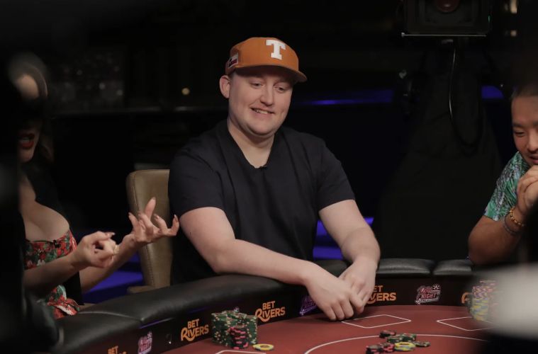 Texas Mike โดนถลุง 168,000 ดอลลาร์ แต่ยังไม่ยอมแพ้ — บทเรียนจิตวิทยาโต๊ะโป๊กเกอร์ที่โหดที่สุดแห่งปี